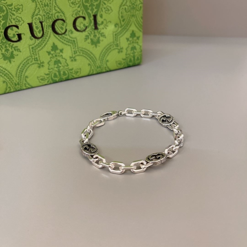G*u*i bracelets